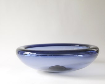 Holmegaard Blue glass bowl ARNE / Provence. By Danish glass artist Per Lutken in the 1950-1960s. Signed. Danish Mid Century Modern