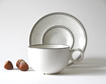 Stig Lindberg pour Arabia of Finland, tasse à thé et soucoupe BIRKA par Stig Lindberg. Vaisselle de collection. Moderne scandinave du milieu du siècle - Menthe