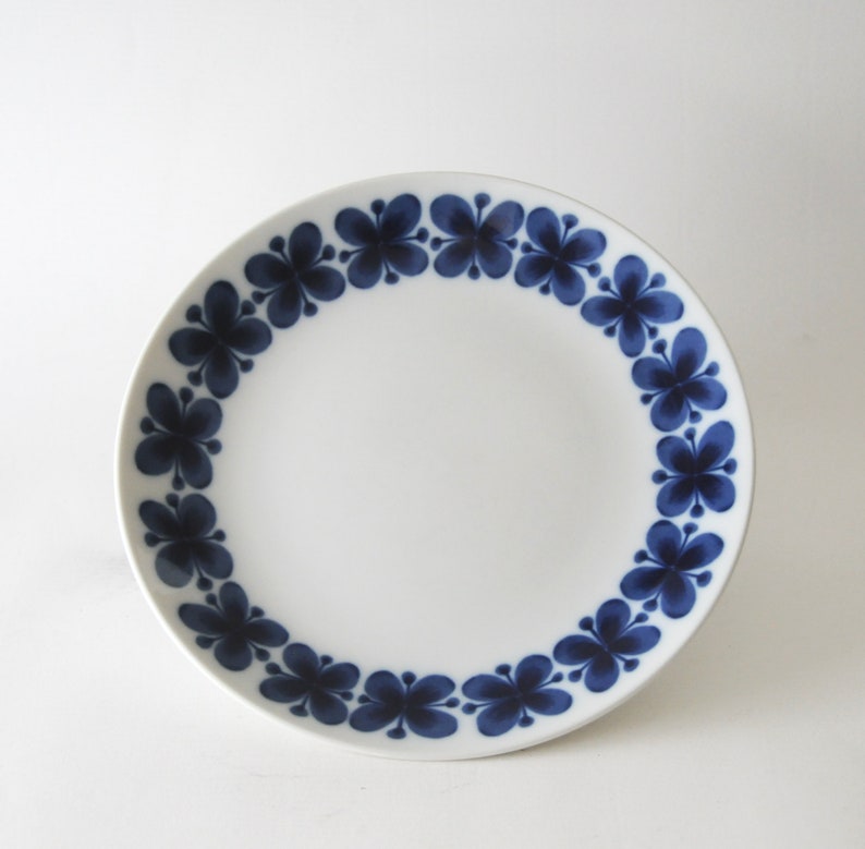 Scandinavian modernist design Mid-Century Modern Rorstrand MON AMIE Dinner plate by Marianne Westman Collectible Tableware