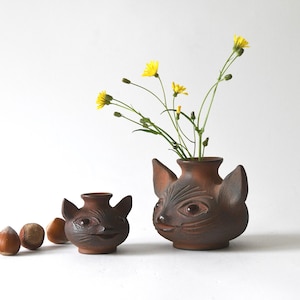 Jarrones en miniatura. Dos jarrones con forma de gato, madre e hijo. Dybdahl, Dinamarca. Cerámica danesa de estudio - Coleccionable.