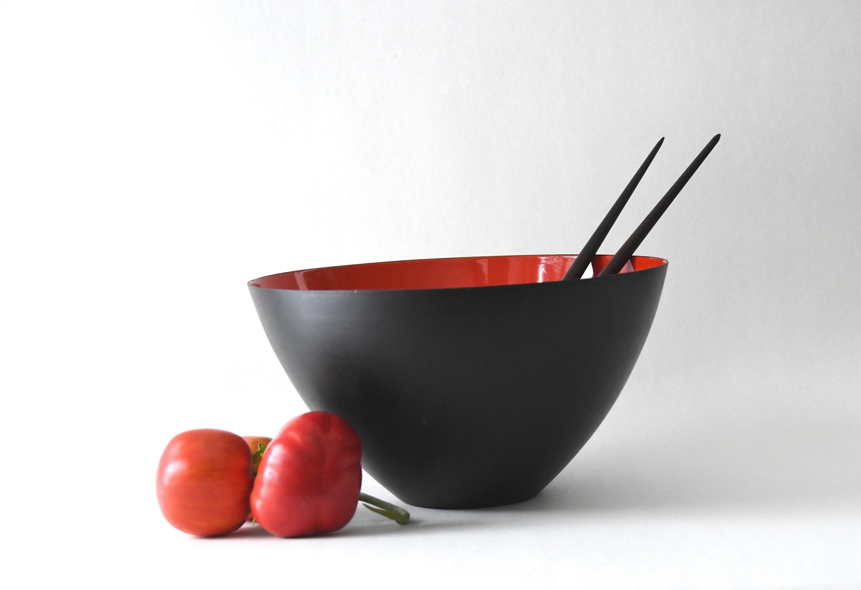 Bol en krenit avec couverts. Émail rouge d'origine Herbert Krenchel. Grand saladier 9,5 pouces de collection scandinave