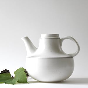 BIRKA Teapot by Stig Lindberg. Gustavsberg Collectible Tableware Birka. Scandinavian Mid century Modern