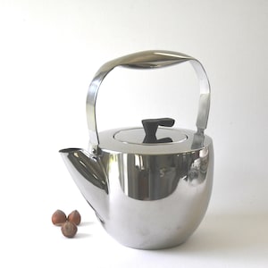 Bodum-theepot. Jorgensen Design COLUMBIA. Spiegelgepolijst roestvrij staal. Modern uit het midden van de eeuw