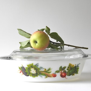 Vintage Jaj Pyrex casserole and cover. Tuscan Vegetables. Market Garden Bowl/ Glass Stovetop. 1970s. Collectible Cookery and Serving