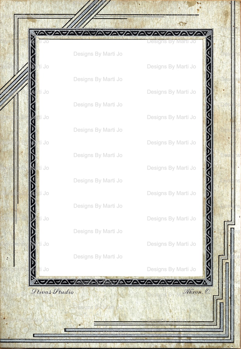 K&ouml;nnte beinhalten: Ein Rahmen im Vintage-Stil mit einem dekorativen Rand. Der Rahmen besteht aus schwarzem und wei&szlig;em Papier mit einem strukturierten Hintergrund. Der Text "Designs By Marti Jo" wird im gesamten Rahmen wiederholt. Der Text "Stivas Studio" und "Akron, O." befindet sich am unteren Rand des Rahmens.