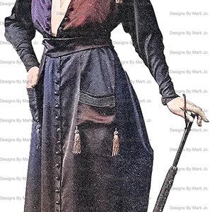 K&ouml;nnte beinhalten: Eine Frau in einem schwarzen Kleid mit wei&szlig;em Kragen und einem wei&szlig;en Hut. Sie h&auml;lt einen schwarzen Regenschirm mit goldenem Griff. Das Kleid hat einen dekorativen Besatz aus goldenen Kn&ouml;pfen und Quasten. Die Frau steht vor einem wei&szlig;en Hintergrund.