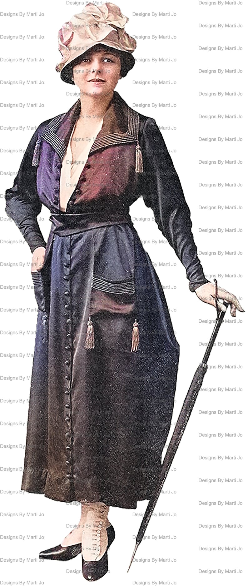 K&ouml;nnte beinhalten: Eine Frau in einem schwarzen Kleid mit wei&szlig;em Kragen und einem wei&szlig;en Hut. Sie h&auml;lt einen schwarzen Regenschirm mit goldenem Griff. Das Kleid hat einen dekorativen Besatz aus goldenen Kn&ouml;pfen und Quasten. Die Frau steht vor einem wei&szlig;en Hintergrund.