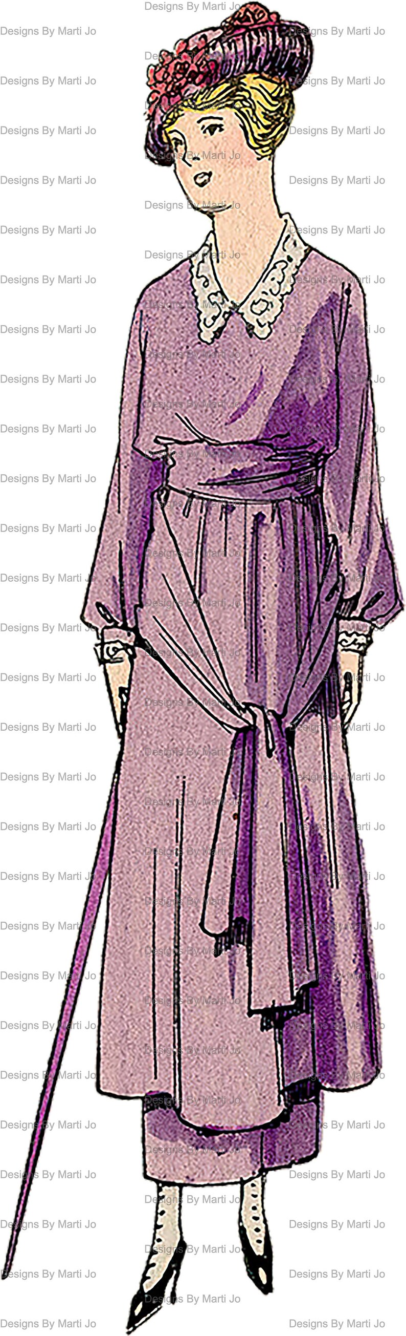 K&ouml;nnte beinhalten: Eine Frau in einem lila Kleid mit einem wei&szlig;en Spitzenkragen und einem rosa Hut mit Blumen. Sie h&auml;lt einen Stock und hat einen Schal um die Taille gebunden.