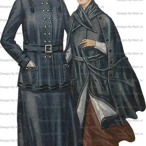 Puede incluir: Dos mujeres vistiendo uniformes militares de &eacute;poca. La mujer de la izquierda lleva una chaqueta azul oscuro con un cintur&oacute;n negro y un sombrero negro con una pluma. La mujer de la derecha lleva una chaqueta azul oscuro con un cuello blanco y una gorra blanca con una cruz roja.