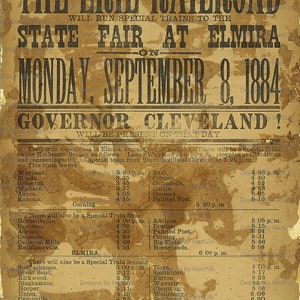 Pode incluir: Um cartaz vintage amarelado anunciando um comboio especial para a Feira Estadual em Elmira na segunda-feira, 8 de setembro de 1884. O cartaz apresenta a Erie Railroad e menciona que o governador Cleveland estar&aacute; presente. O cartaz lista os hor&aacute;rios dos comboios e as horas de partida de v&aacute;rios locais.