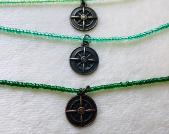 Collar de gargantilla de cuentas con encanto de brújula
