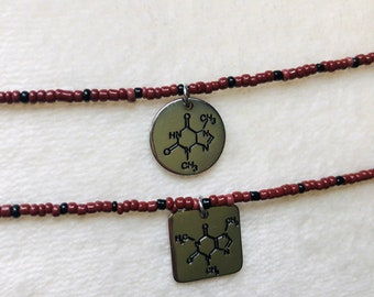 Collar de gargantilla de cuentas con encanto de molécula