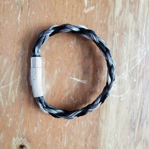 Handflätat armband i flerfärgat hästhår - Bajonettlås i rostfritt stål. Lätt att ta på och av. bild 4
