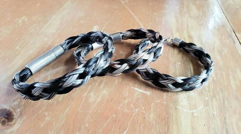 Handflätat armband i flerfärgat hästhår - Bajonettlås i rostfritt stål. Lätt att ta på och av. bild 3