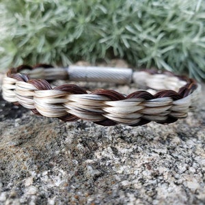 Pulsera de pelo de caballo hecha a mano, color marrón y gris. Para pedidos personalizados, envíe un mensaje.