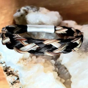 Handflätat armband i flerfärgat hästhår - Bajonettlås i rostfritt stål. Lätt att ta på och av. bild 1