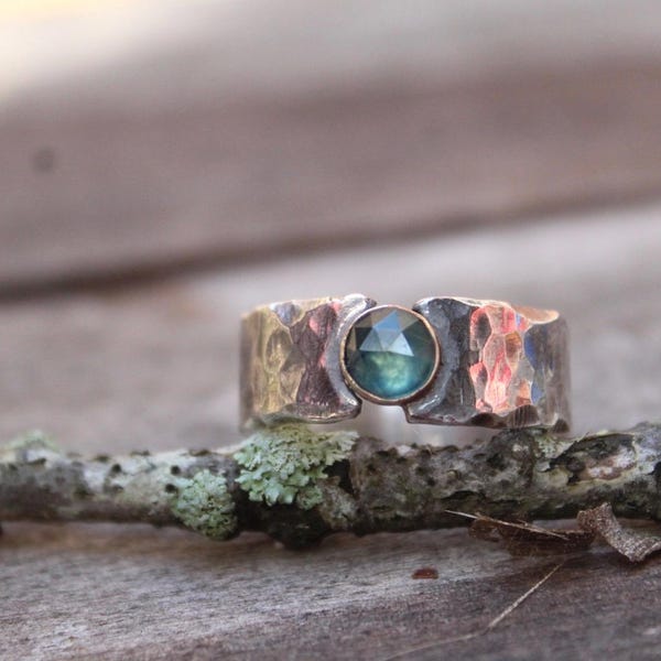 Anillo solitario de zafiro Montana en plata de ley y oro de 14 quilates
