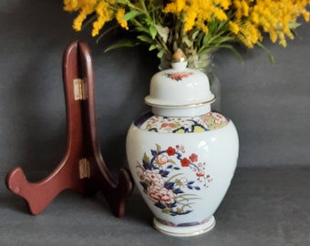 Vintage Imari Ware Ginger Jar: Japanese Peony Design