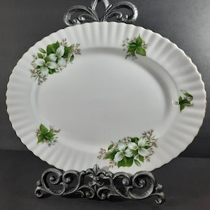 Royal Albert, Oval Serving Platter, Trillium Pattern, Bone China, Made in England, Dinnerware, Table Settings, English China