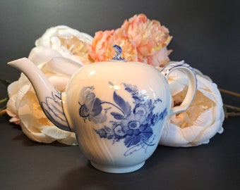 Rare find Teapot by Royal Copenhagen Blue Flower Porcelain Royal Copenhagen,Blå Blomst, Small Repair on Lid and Cracked On the Spout.