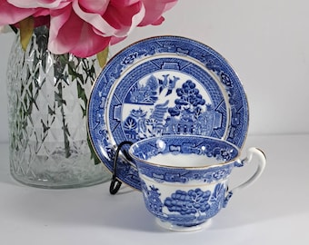 Royal Grafton Blue Willow Bone China Teacup and Saucer - Made in England