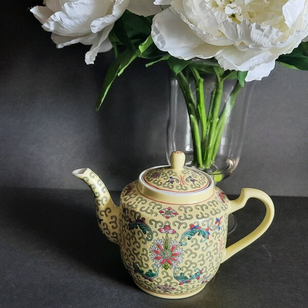 Vintage Yellow Teapot, Porcelain Teapot, Chinoiseries Tea Pot, Pink Blossom, 4 to 6 cups Capacity, Porcelain Teapot, Teatime, SpringTea