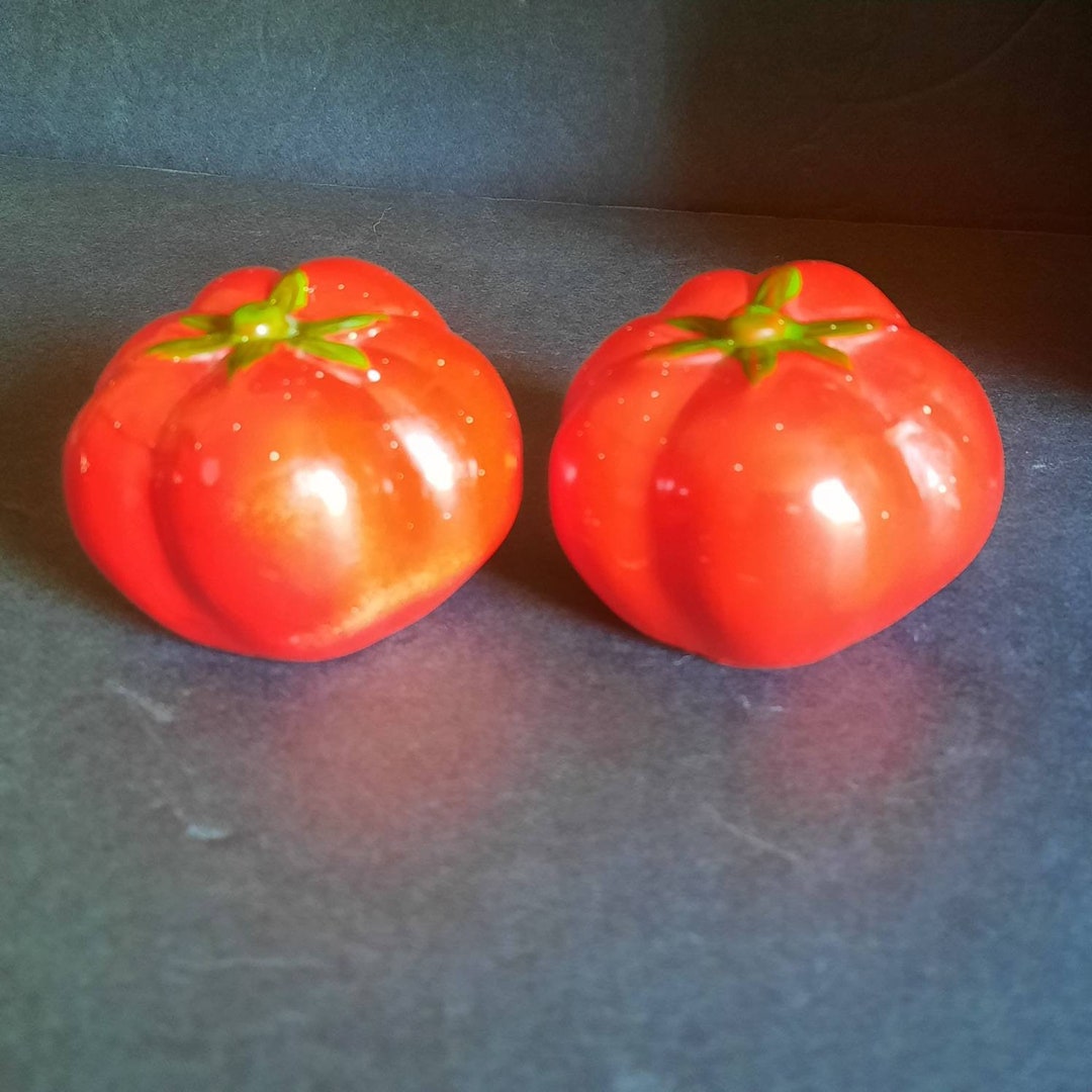 Vintage Tomato Salt and Pepper Shakers, Vintage Ceramic Set of Salt and