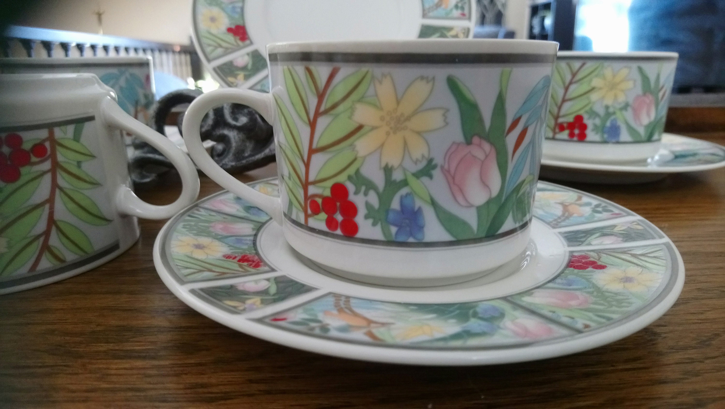 Lynns Fine China Tea Cups 44 - m4xwsoa
