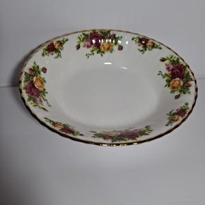 Vintage Royal Albert Vegetable Bowl: Old Country Roses Bone China