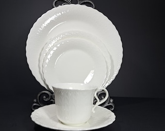 Vintage Mikasa White Silk Dinnerware Set: A7050 Narumi Japan, 5-Piece Place Setting