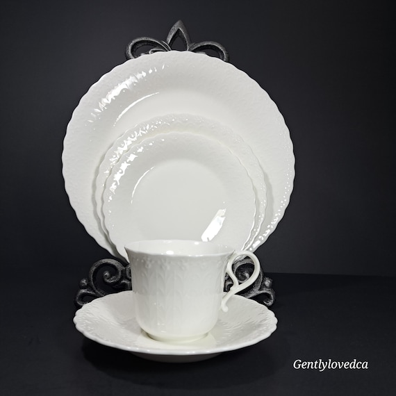 Vintage Mikasa White Silk Dinnerware Set: A7050 Narumi Japan, 5-Piece Place Setting