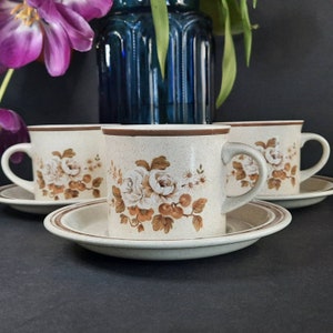 Vintage Royal Doulton Lambethware Tea Cup and Saucer Set (3)