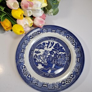 Wood & Sons Blue Willow Dinner Plate: Fine English Tableware