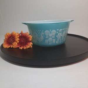 Vintage Butterprint Pyrex Casserole Dish: 1-Qt Blue Amish Bowl, MCM Kitchenware