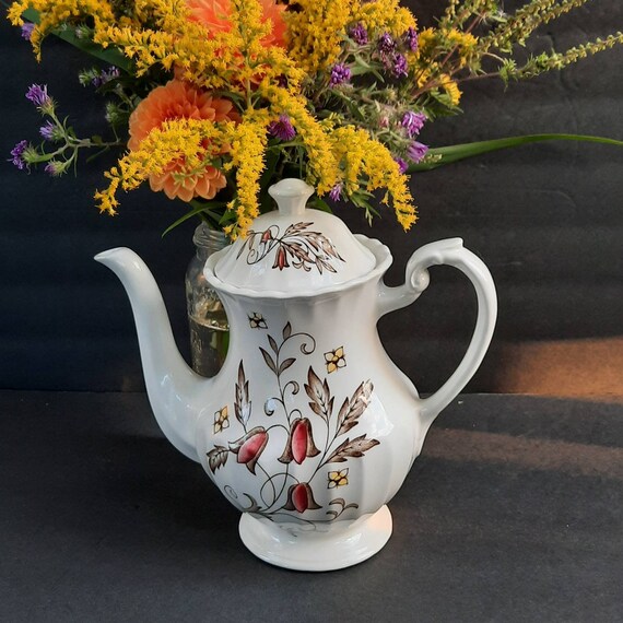 Vintage J&G Meakin Hampton Court Coffee Pot: English Staffordshire