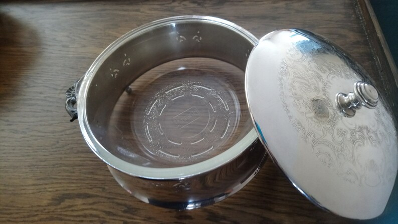 Pyrex Food Warmer Made in USA D-18 1 12 QT