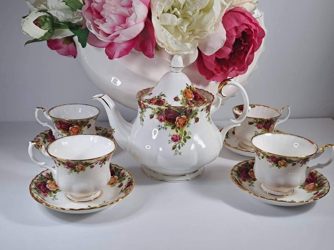   Old Country Roses teapotセット Royal Albert Tea Set: Old Country Roses Teapot, Cups, Saucers - Etsy