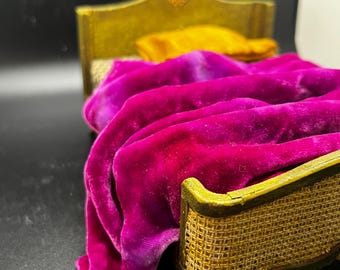 12th scale dollhouse miniature bed