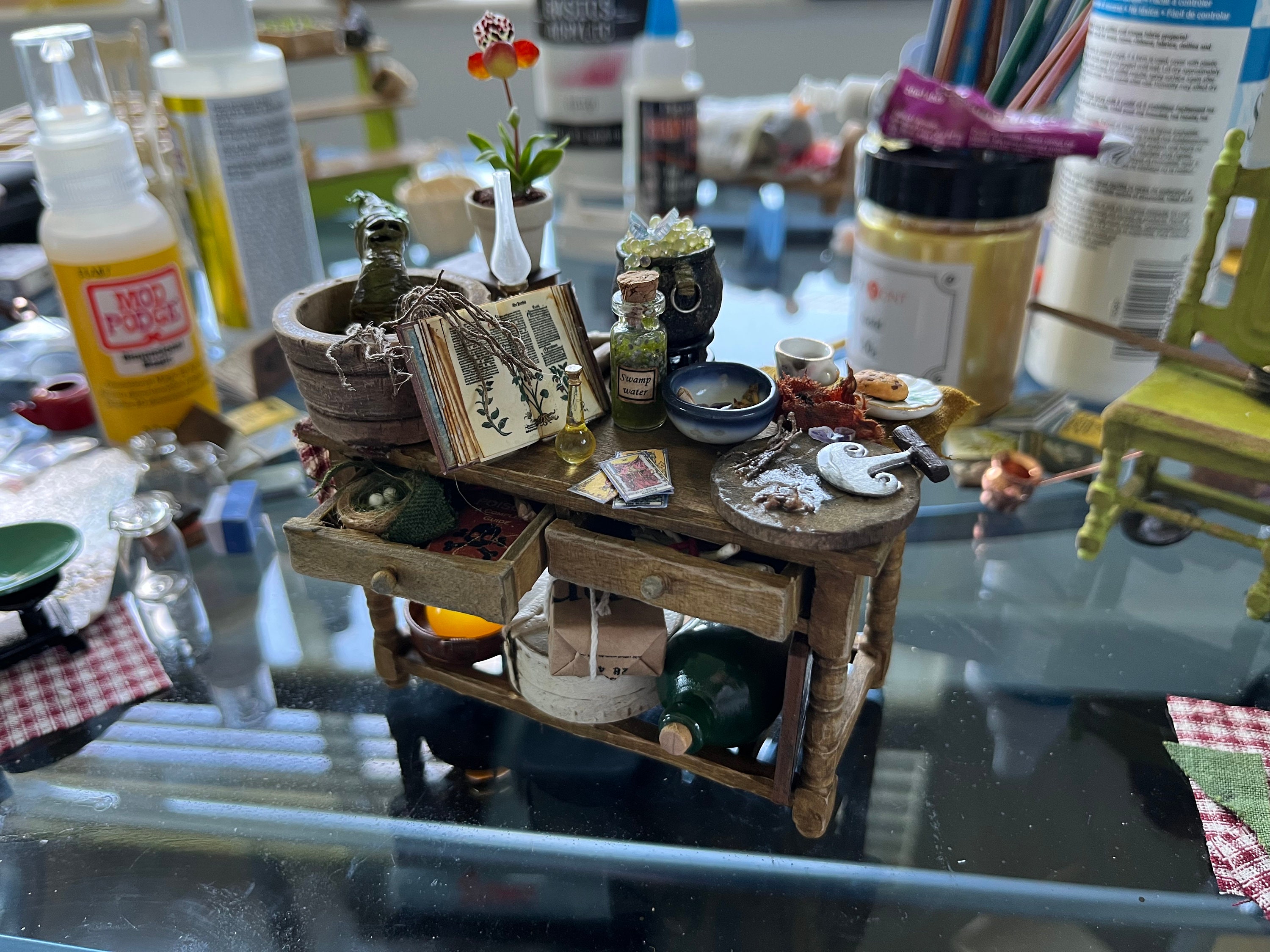 ミニチュア　魔女のお気に入りテーブル 魔女のテーブルミニチュア 1:12 - Etsy 日本