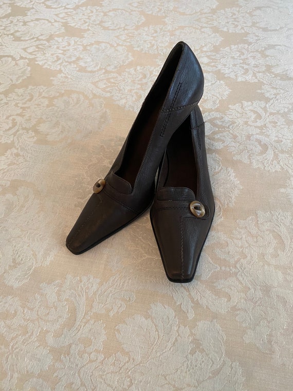 7 1/2 M Stuart Weitzman ladies dark brown vintage 