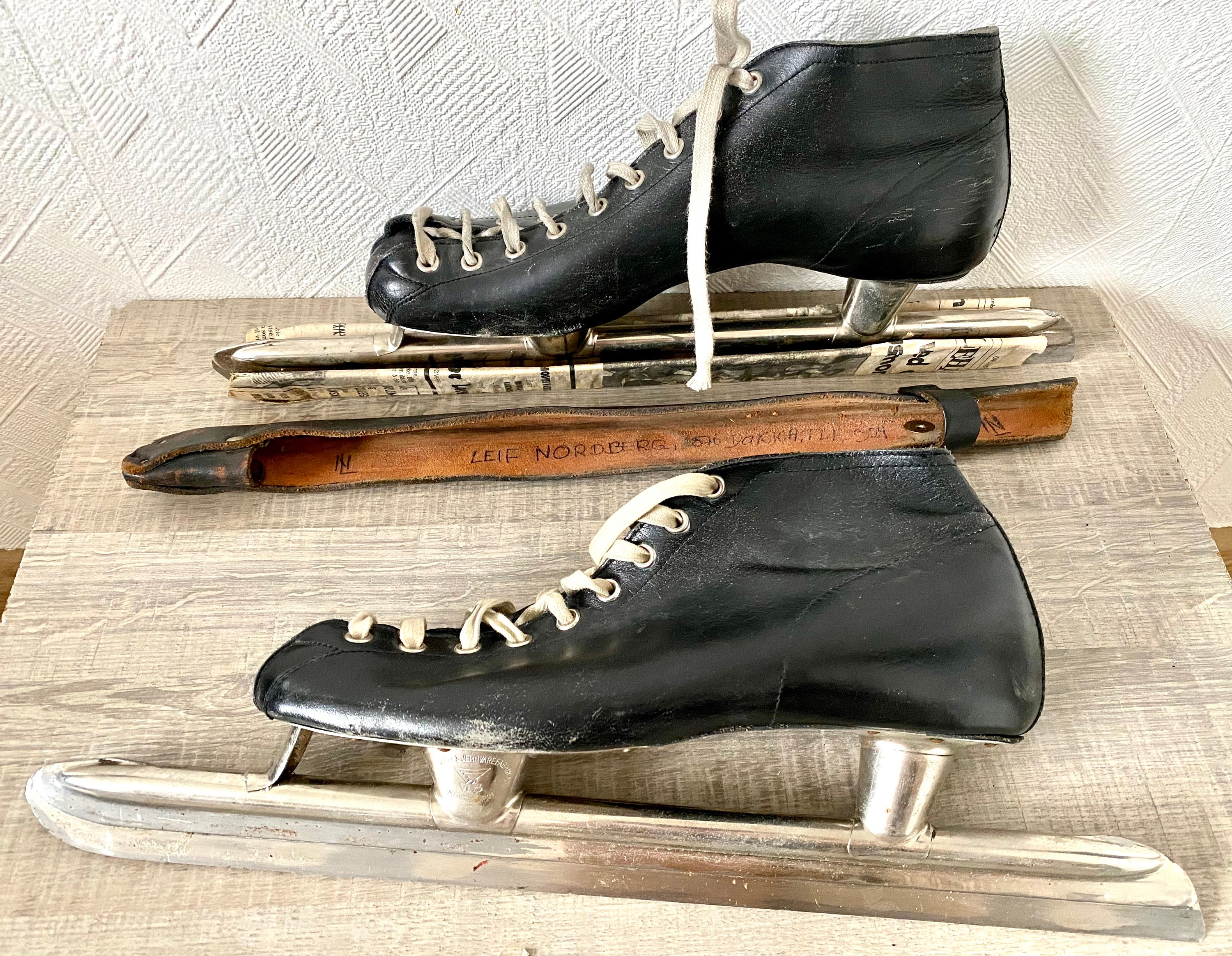 Anciens patins à glace en cuir (patinage artistique) - Ben & Flo