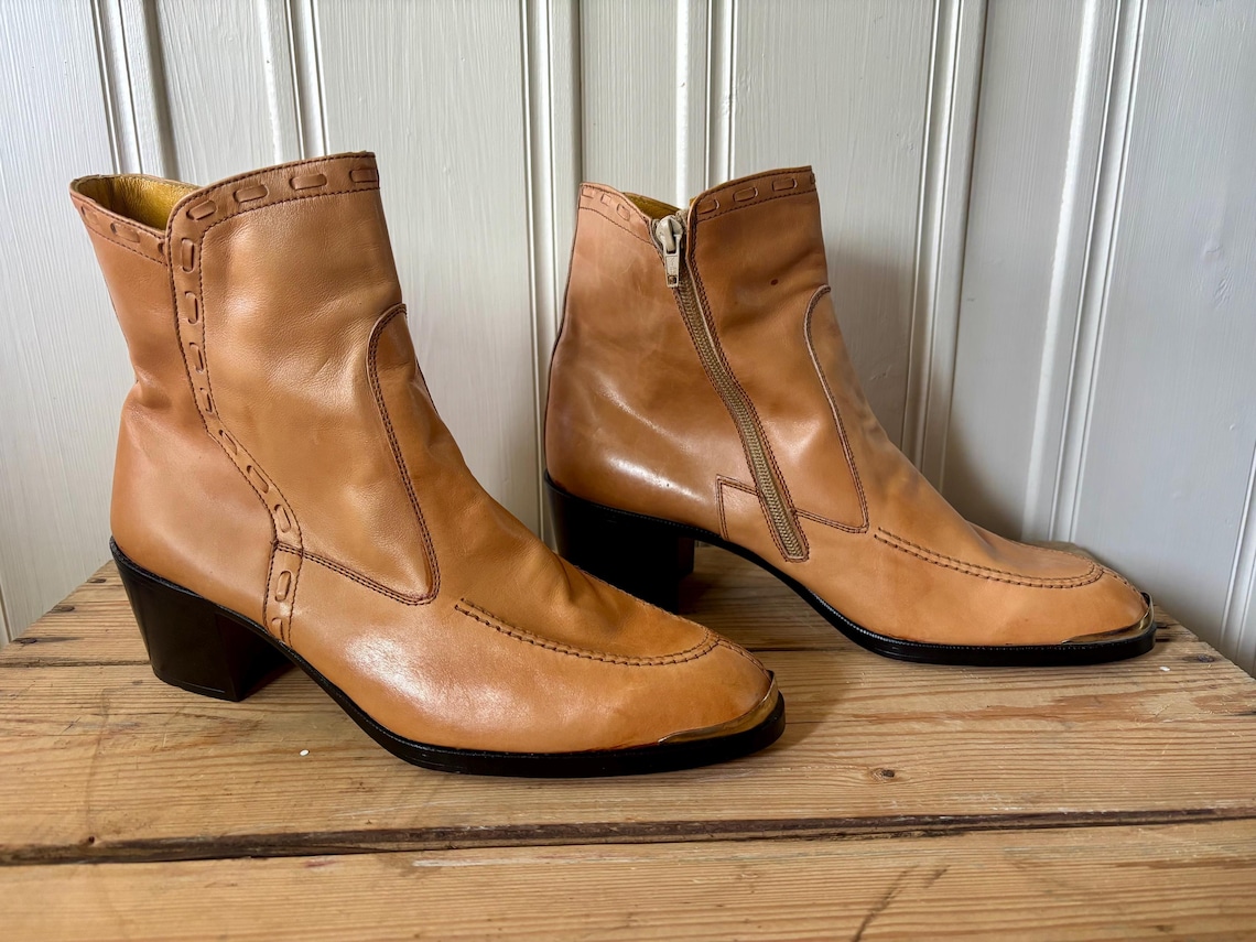 New Mens Ankle Heel Boots Beige Leather Western Boots Leather Boots Cowboys Booties Gentleman Leather Sand Braided Boots Made in Italy EU 44, foto 3 di 5