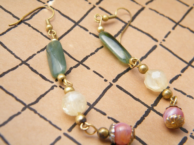Vintage stone imitation dangling loops