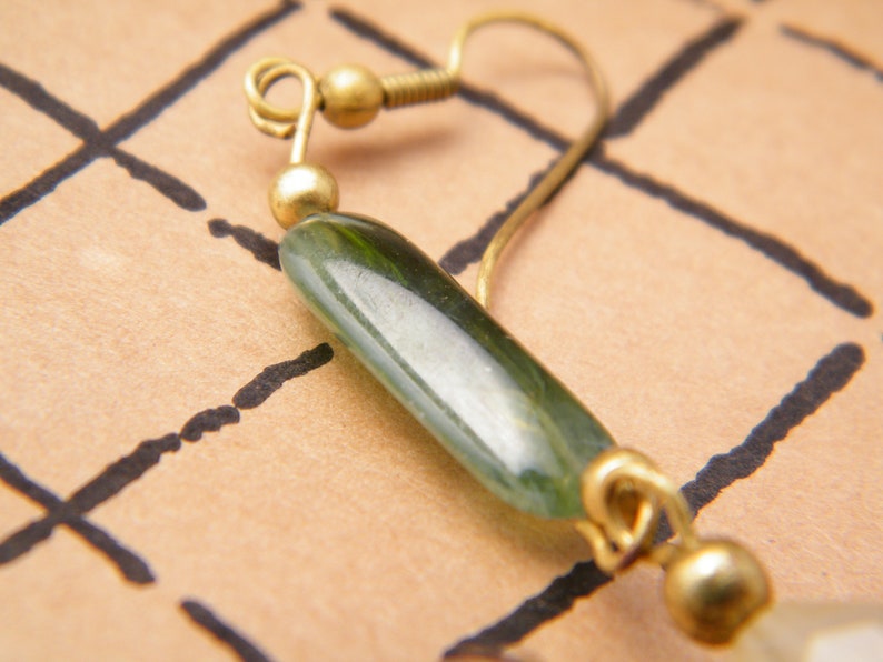 Vintage stone imitation dangling loops