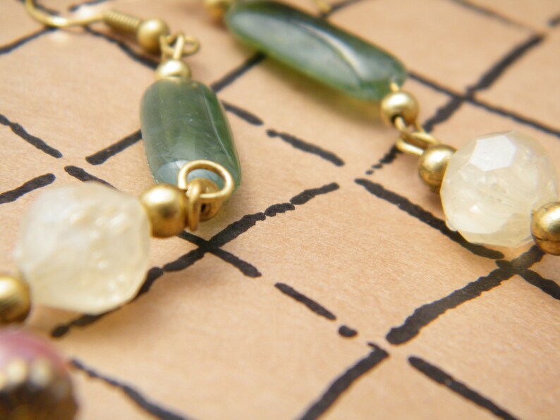 Vintage stone imitation dangling loops