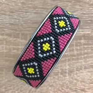 Bracelet woven with miyuki beads mounted on a cuff