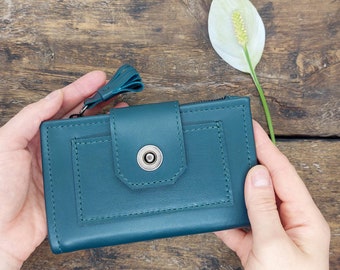 Forest green leather wallet for women, Medium women's wallet, Wallet with zipper, Small zip purse, Wallet with coin pocket, Gift for her