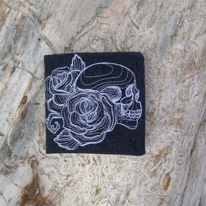 Cartera minimalista con calavera bordada, cartera delgada de mezclilla, cartera ecológica, monedero vegano pequeño, cartera de bolsillo trasero, billetera minimalista