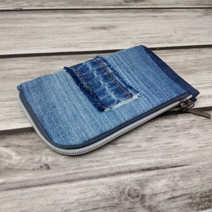 Cartera con cremallera de mezclilla reciclada, Cartera pequeña de tela, Jeans reciclados.