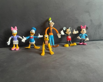 Complete set of 6  vintage Walt Disney figurines, Donald Duck, Daisy Duck, Mickey Mouse, Minnie Mouse, Goofy and Pluto